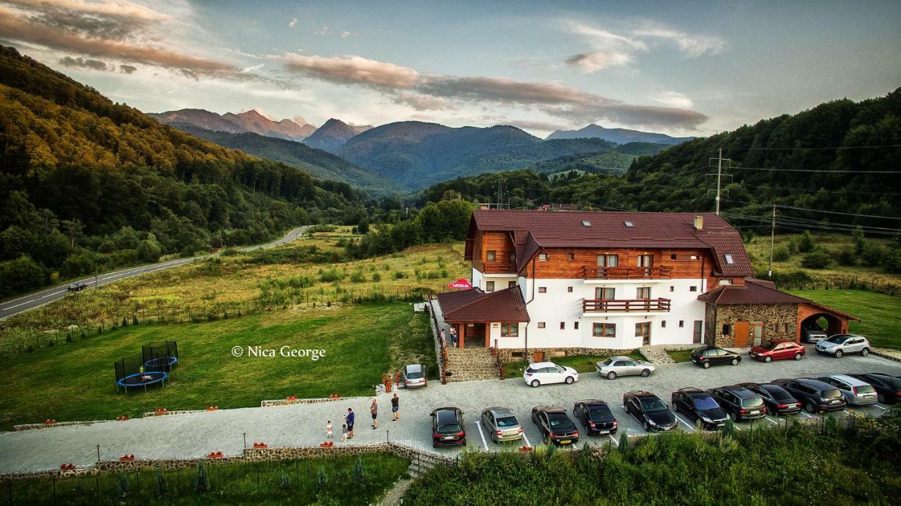 Hanul Patrisiei Cîrţişoara Exterior foto